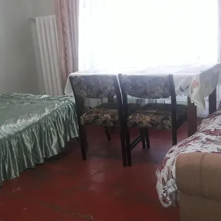 Комната Рядом С Дерибасовской Δωμάτια σε οικογενειακή κατοικία